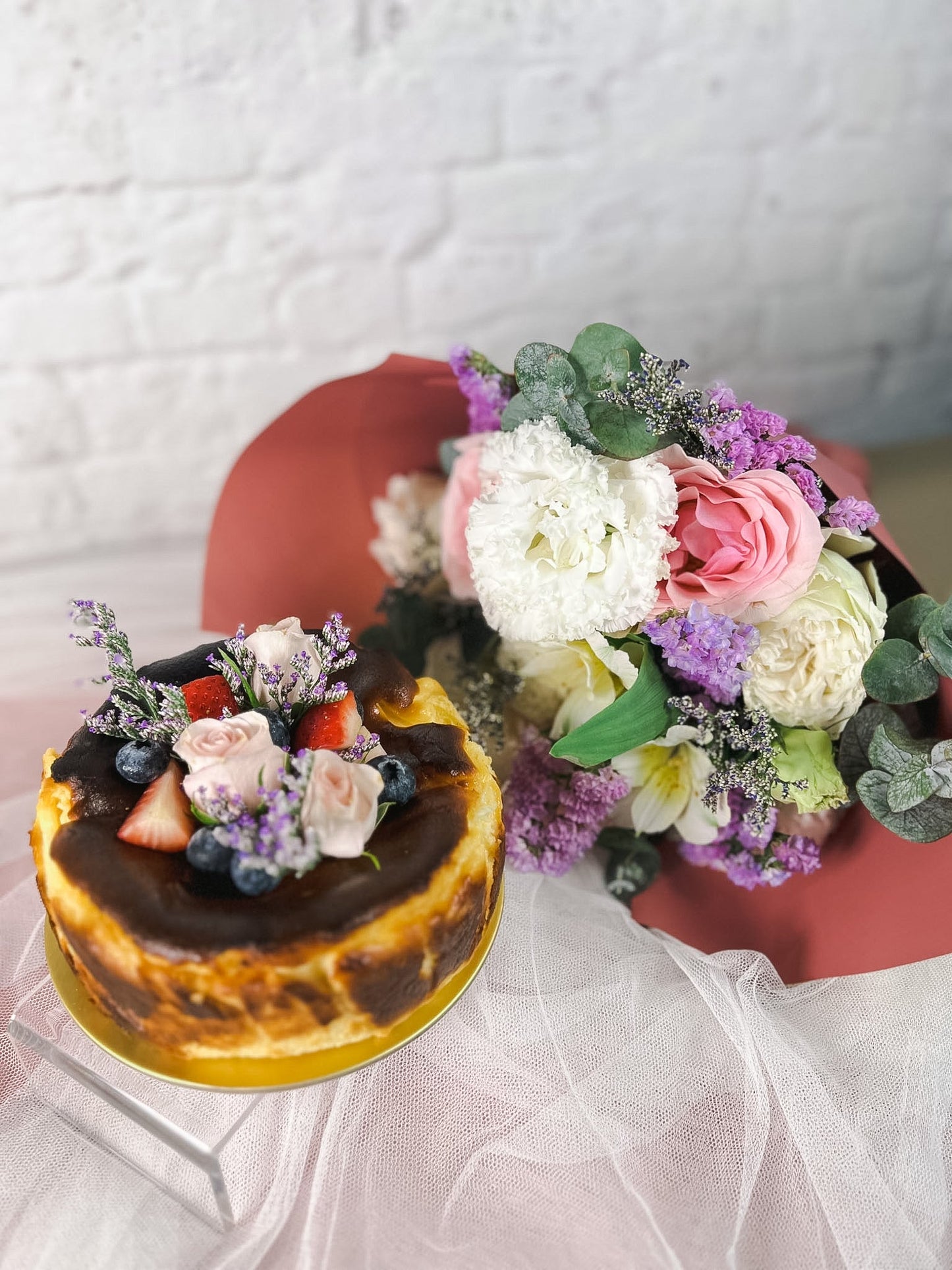 Mini Cheese Cake & Omakase Bouquet